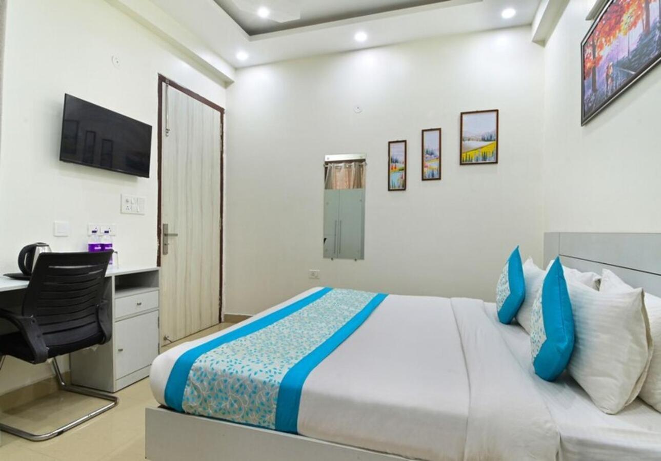 Hotel The Vertigo By Boom Rooms โนอิดา ภายนอก รูปภาพ