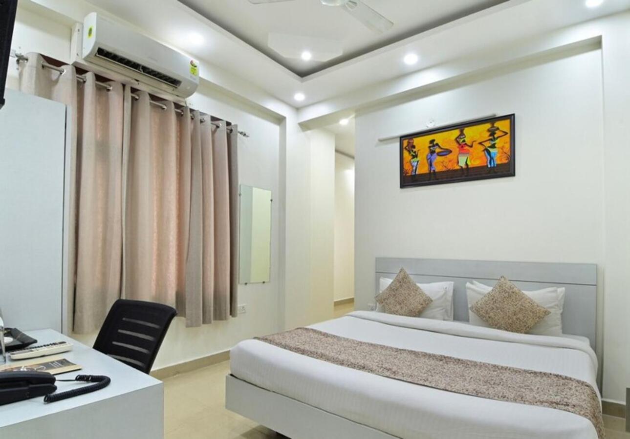 Hotel The Vertigo By Boom Rooms โนอิดา ภายนอก รูปภาพ