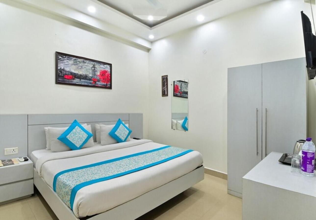 Hotel The Vertigo By Boom Rooms โนอิดา ภายนอก รูปภาพ