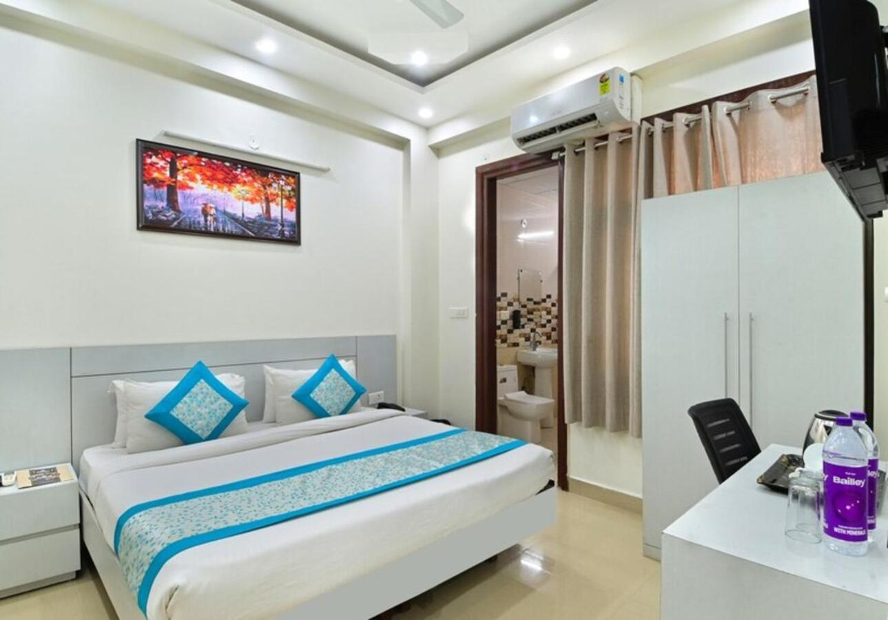 Hotel The Vertigo By Boom Rooms โนอิดา ภายนอก รูปภาพ